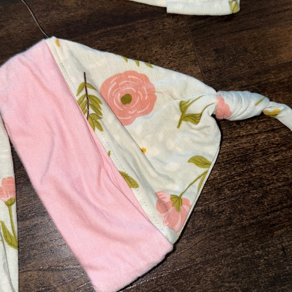 NWT Everly Grey Carnation Print Sleep Sack and Hat - Picture 2 of 5